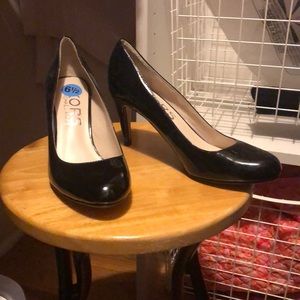 Michael Kors round toe black heels 6.5 NWT